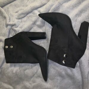 3.5 inch hills BCBG Paris boots